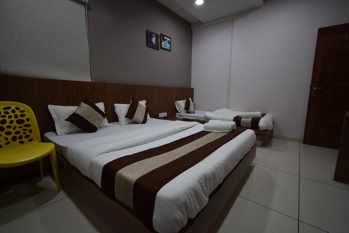 Room 13 of 36