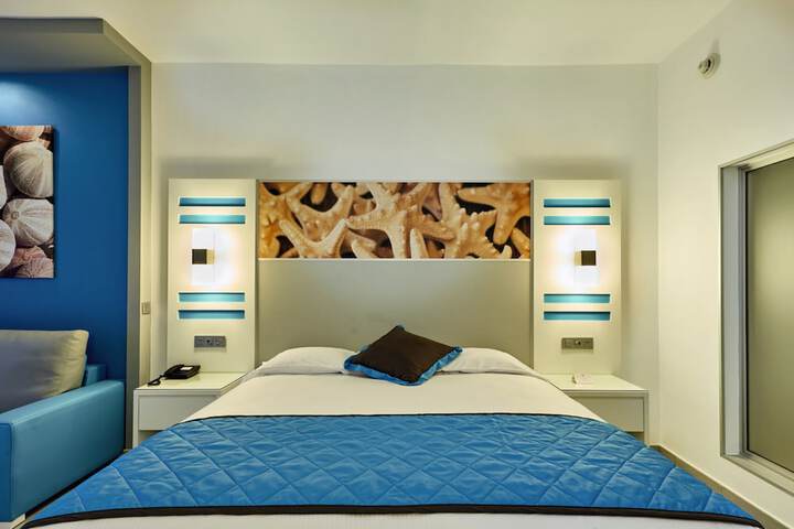 Room 14 of 90