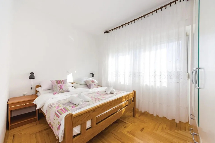 Room 6 of 31
