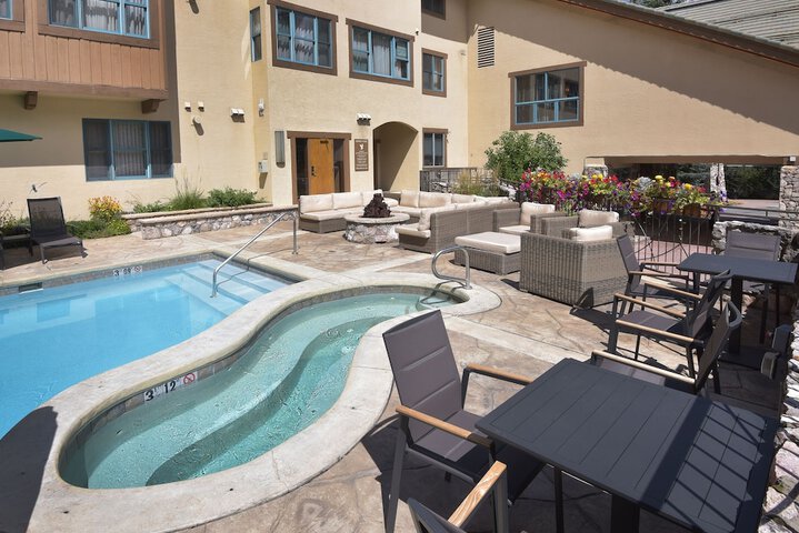 Swimming pool at Osprey 303