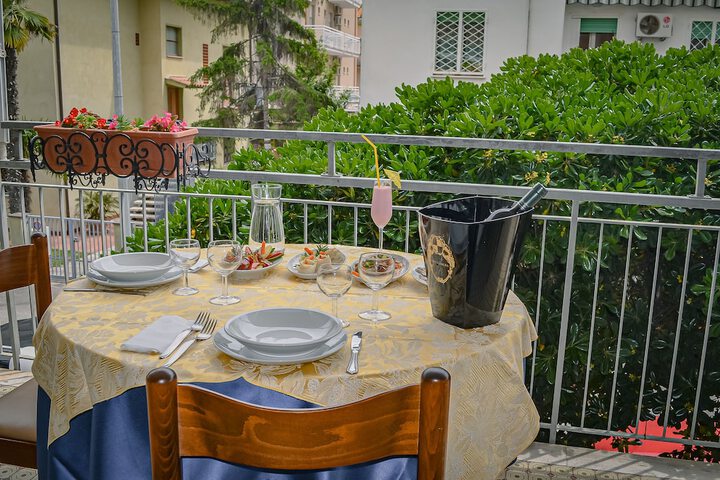 Dining 49 of 76