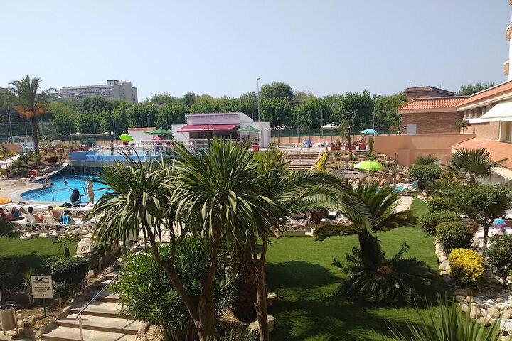Pools & Facilities