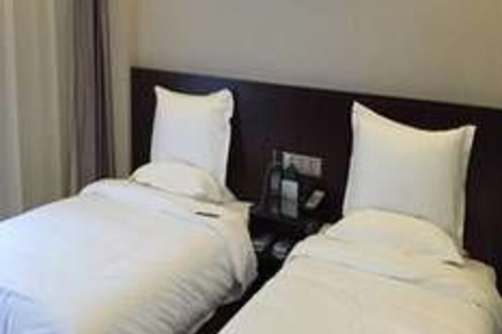 Room 82 of 137
