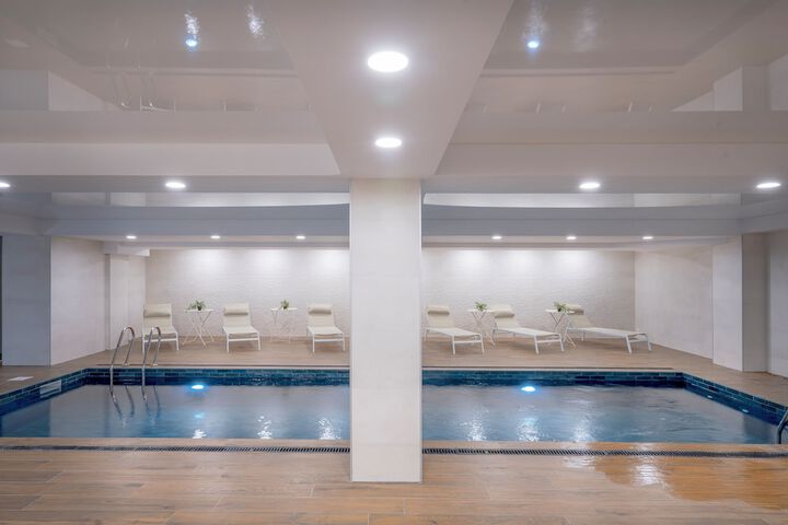Pool 43 of 60