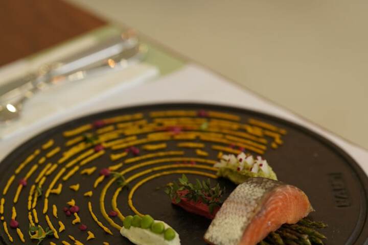 Dining 49 of 75