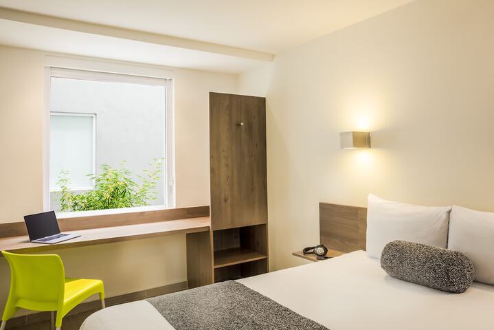 Room 9 of 34