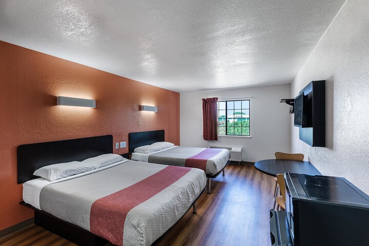 2 Queen Beds Accessible (6 of 7)