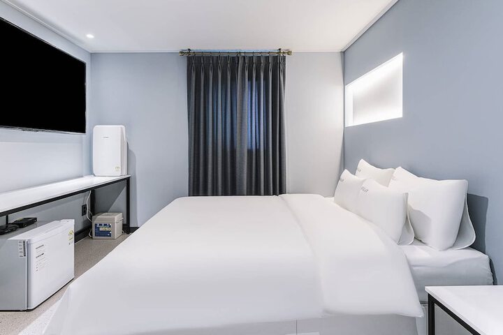 Room 3 of 78