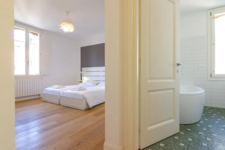 Room 4 of 13