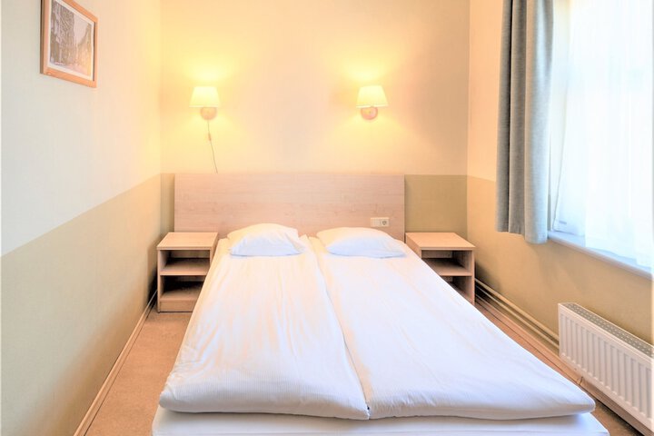 Room 5 of 40