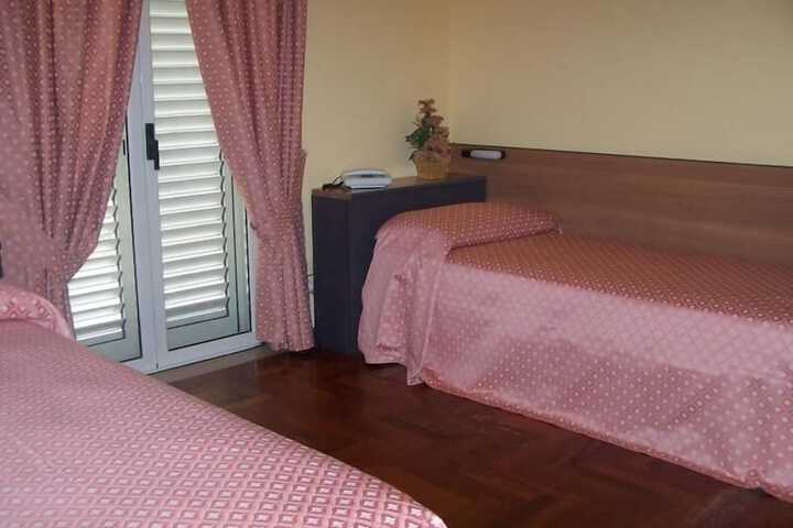 Room 10 of 68