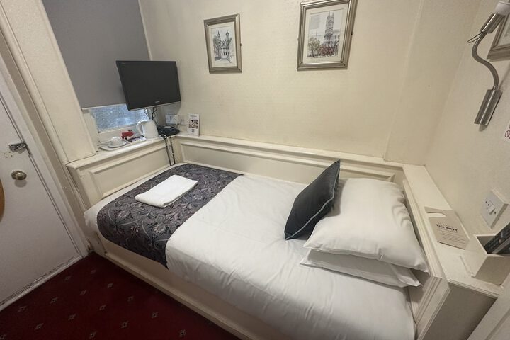 Room 13 of 89