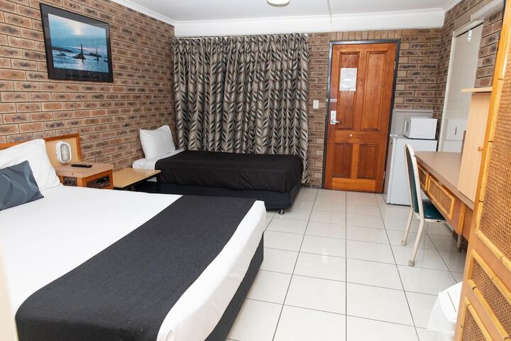 Room 10 of 27