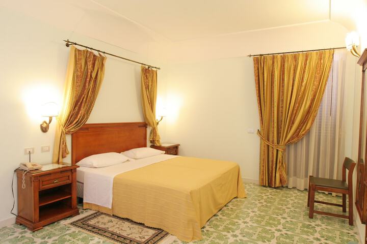 Room 27 of 88