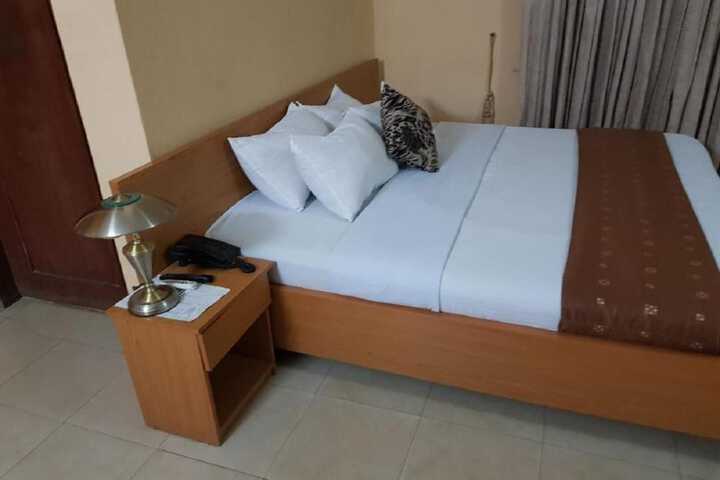 Room 22 of 65