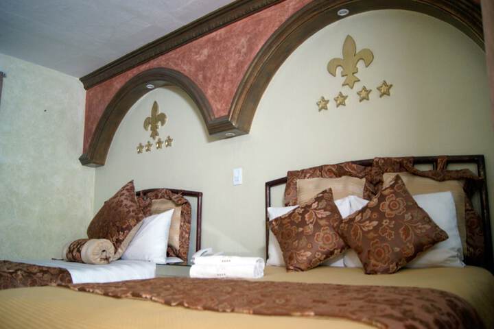 Room 11 of 27