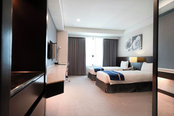 Room 12 of 35