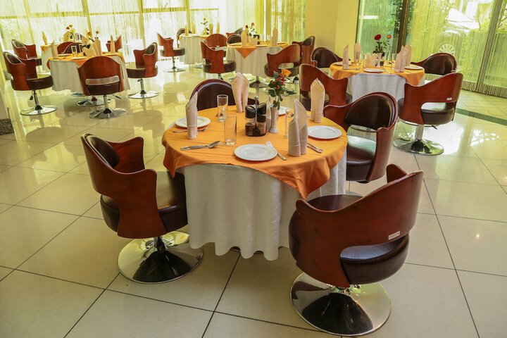 Dining 32 of 50