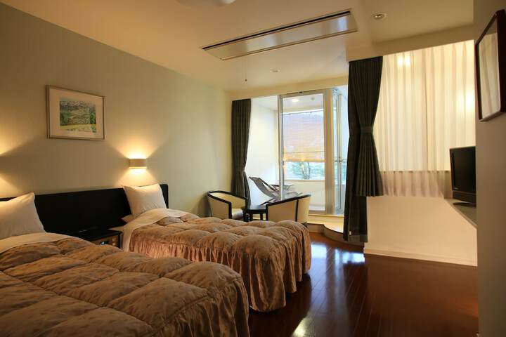 Room 4 of 19