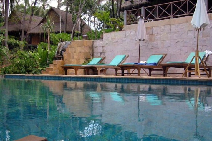 Hotel with Pool