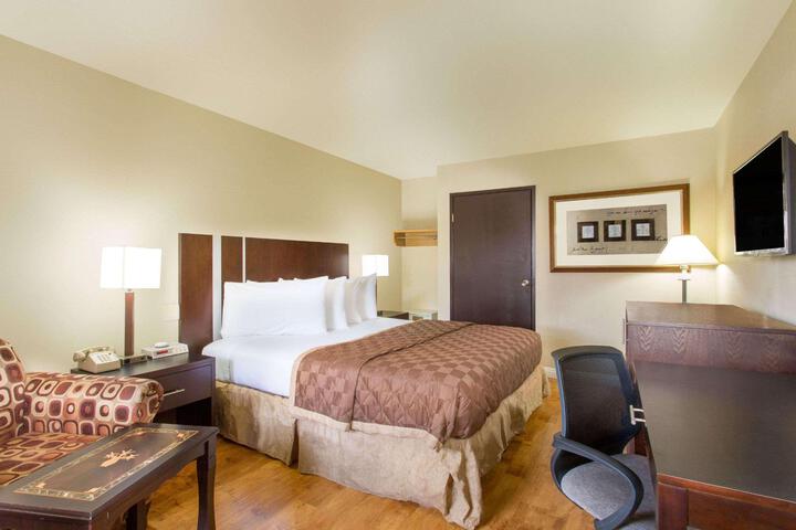 1 King Bed (12 of 17)