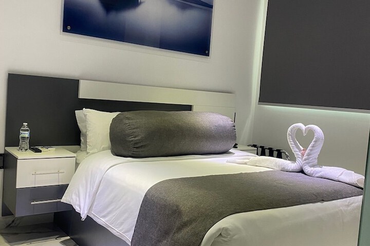 Room 11 of 28