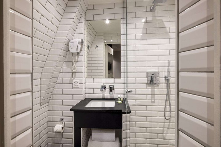 Room 45 of 64