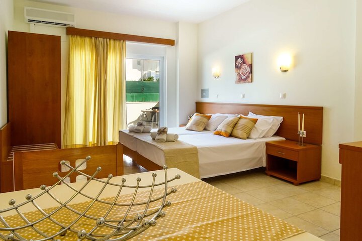 Room 9 of 34