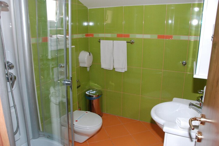 Room 14 of 28