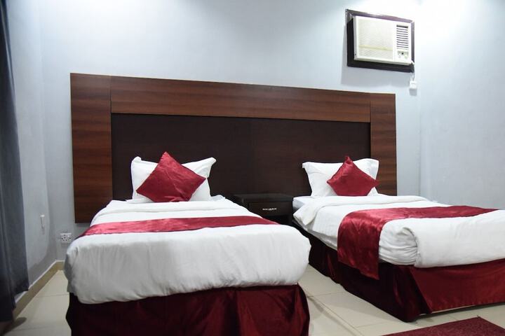 Room 3 of 117