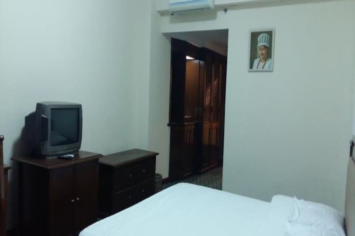 Room 35 of 72