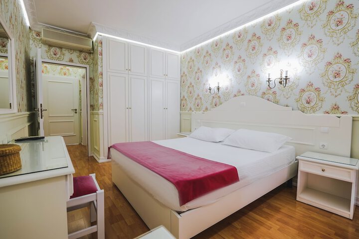 Room 32 of 148