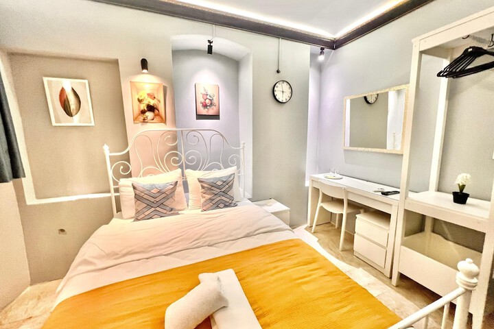 Room 34 of 82