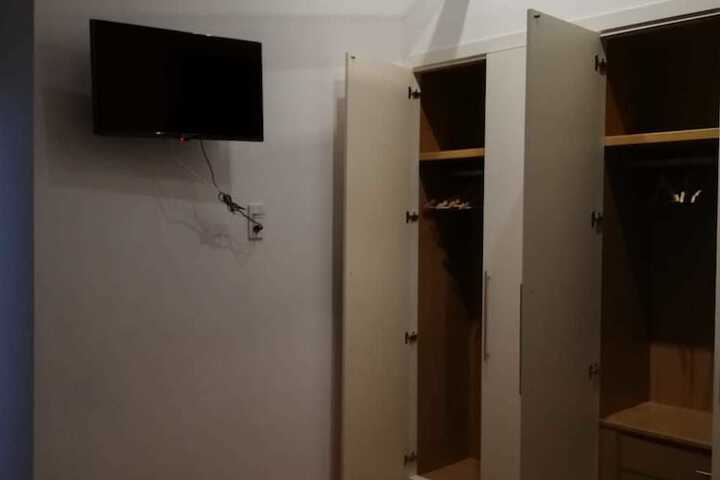 Room 6 of 45