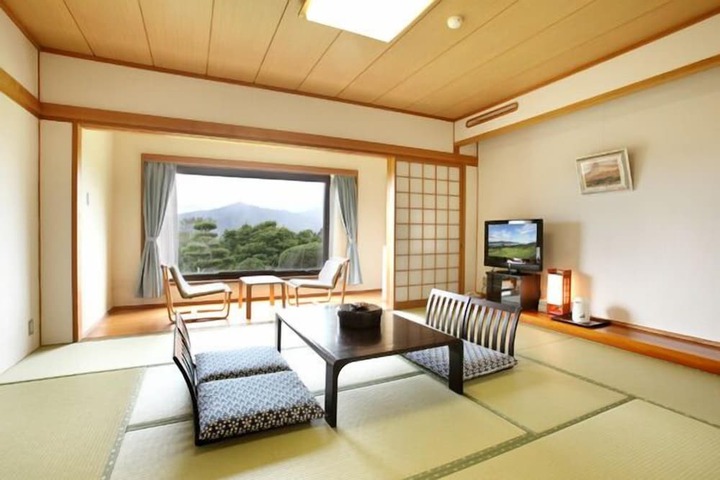 Room 7 of 37