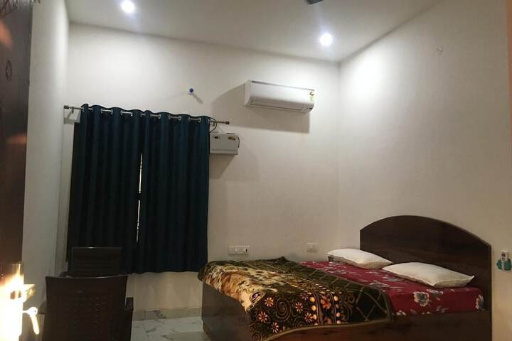 Room 9 of 29