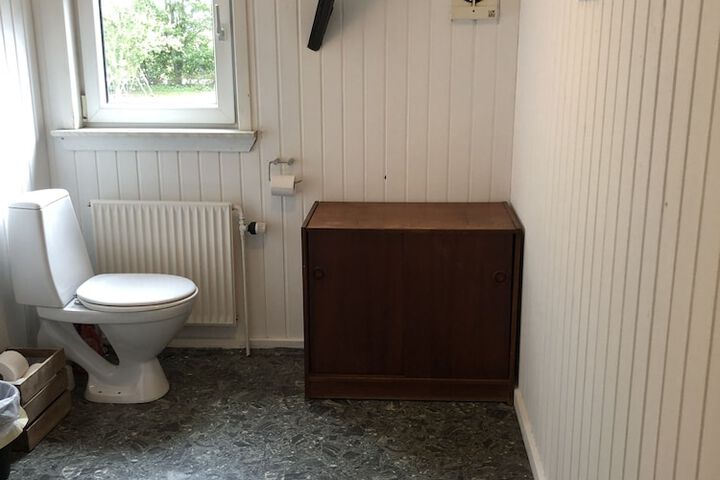 Room 33 of 99