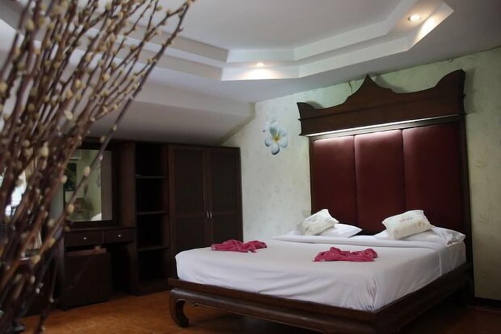 Room 5 of 15