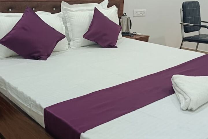 Room 4 of 6