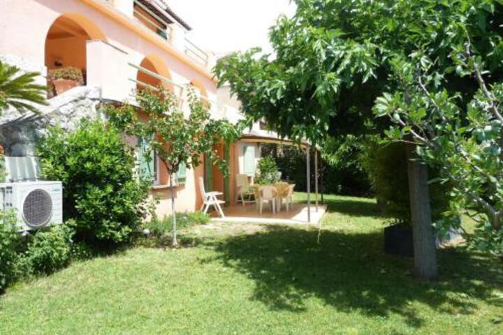 Exterior of SUITES DU GE NE RAL LECLERC