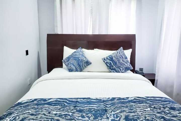 Room 15 of 27
