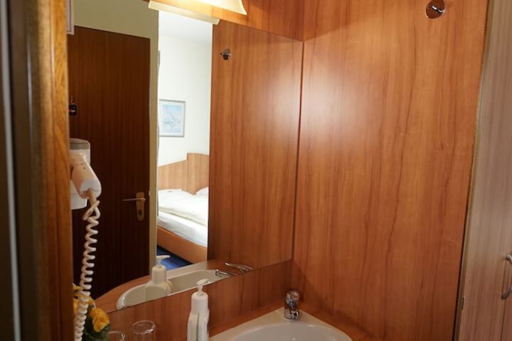 Room 34 of 50