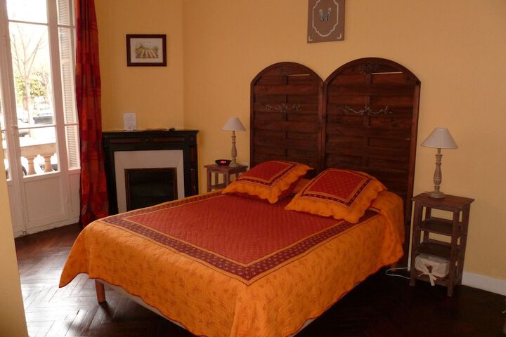Room 10 of 114
