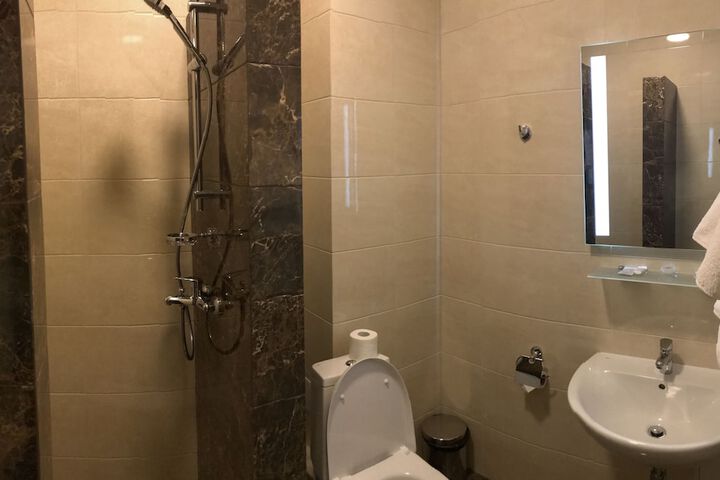 Room 64 of 106
