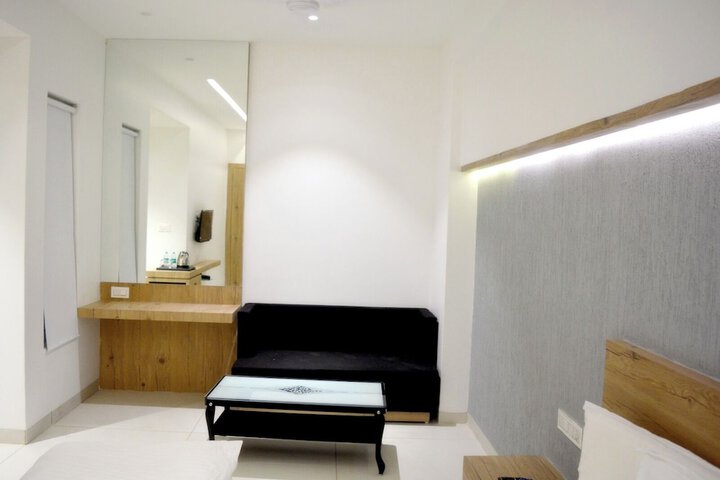 Room 5 of 15