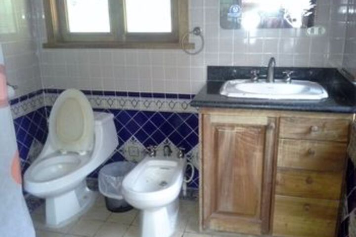 Room 2 of 32