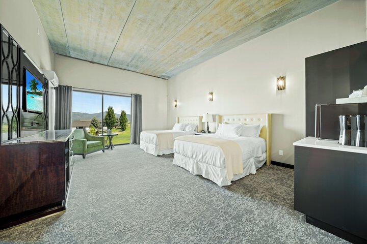 Room 2 of 65