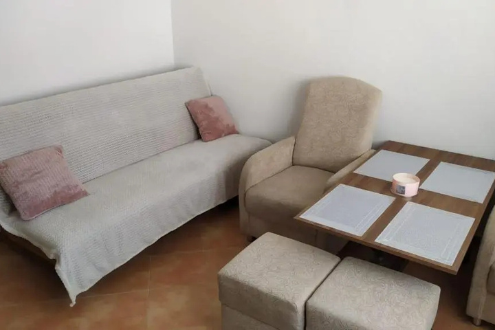 Room 2 of 10