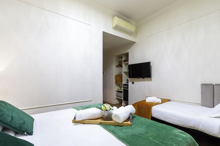 Room 27 of 76