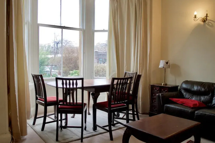 3 Bedroom Flat in Morningside
